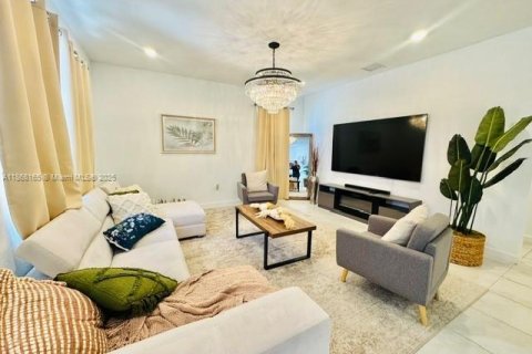 Casa en venta en Homestead, Florida, 4 dormitorios, 156.54 m2 № 1897536 - foto 7