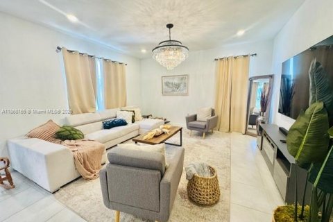 Casa en venta en Homestead, Florida, 4 dormitorios, 156.54 m2 № 1897536 - foto 6