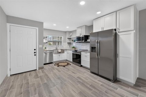 Condo in Apollo Beach, Florida, 2 bedrooms  № 2231002 - photo 9
