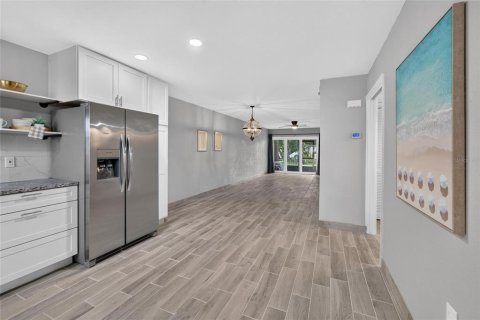Condo in Apollo Beach, Florida, 2 bedrooms  № 2231002 - photo 10