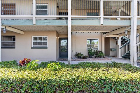 Condo in Apollo Beach, Florida, 2 bedrooms  № 2231002 - photo 5