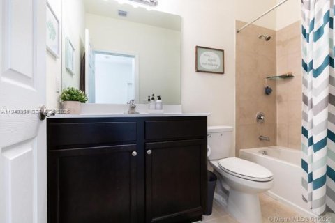 Снять в аренду таунхаус в Хайалиа, Флорида 4 спальни, 147.06м2, № 2004830 - фото 13