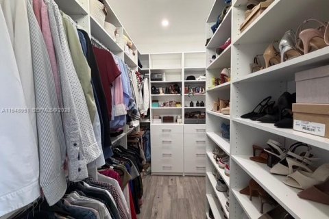 Снять в аренду таунхаус в Хайалиа, Флорида 4 спальни, 147.06м2, № 2004830 - фото 9