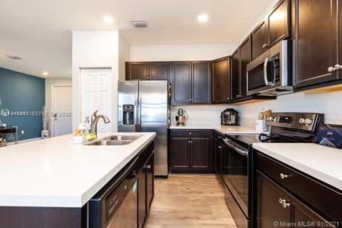 Снять в аренду таунхаус в Хайалиа, Флорида 4 спальни, 147.06м2, № 2004830 - фото 2