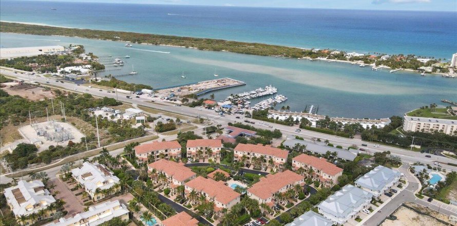 Touwnhouse à Tequesta, Floride 3 chambres, 267.74 m2 № 2154129