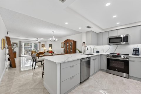 Купить кондоминиум в Коконат Крик, Флорида 2 спальни, 107.4м2, № 1964746 - фото 6