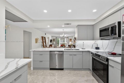 Купить кондоминиум в Коконат Крик, Флорида 2 спальни, 107.4м2, № 1964746 - фото 5