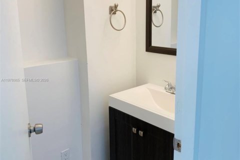 Copropriété à louer à Miami, Floride: 1 chambre, 73.58 m2 № 2030879 - photo 7