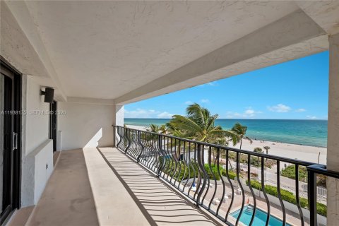 Copropriété à louer à Miami Beach, Floride: 3 chambres, 180.69 m2 № 1998137 - photo 26