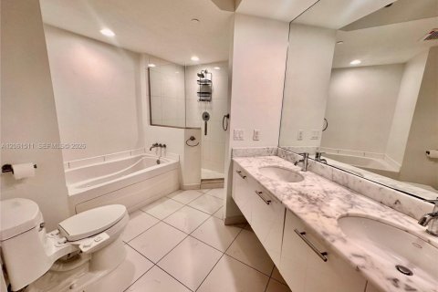 Copropriété à vendre à Miami, Floride: 2 chambres, 111.2 m2 № 2274076 - photo 15