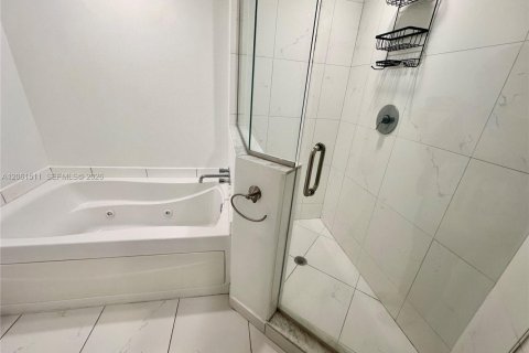 Copropriété à vendre à Miami, Floride: 2 chambres, 111.2 m2 № 2274076 - photo 16