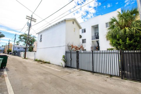 Immobilier commercial à vendre à Miami Beach, Floride: 763.56 m2 № 2075567 - photo 6