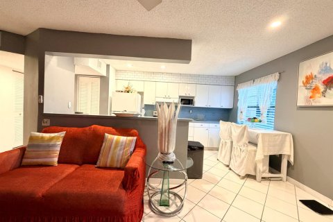 Купить кондоминиум в Тамарак, Флорида 3 комнаты, 87.33м2, № 2250661 - фото 12