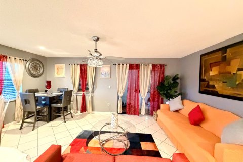 Купить кондоминиум в Тамарак, Флорида 3 комнаты, 87.33м2, № 2250661 - фото 10
