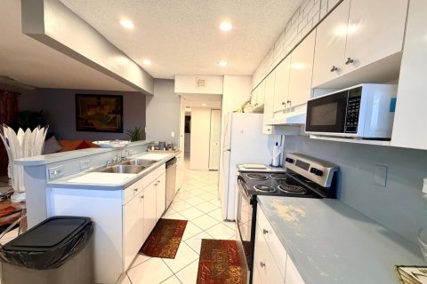 Купить кондоминиум в Тамарак, Флорида 3 комнаты, 87.33м2, № 2250661 - фото 6