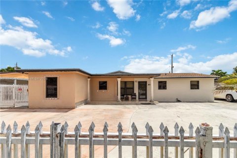 House in Miami Gardens, Florida 4 bedrooms, 201.97 sq.m. № 1888408 - photo 4