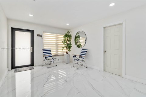 House in Miami Gardens, Florida 4 bedrooms, 201.97 sq.m. № 1888408 - photo 7