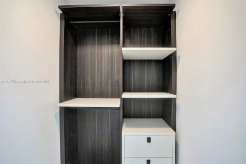 Снять в аренду кондоминиум в Корал-Гейблс, Флорида 2 спальни, 95.88м2, № 1949213 - фото 25