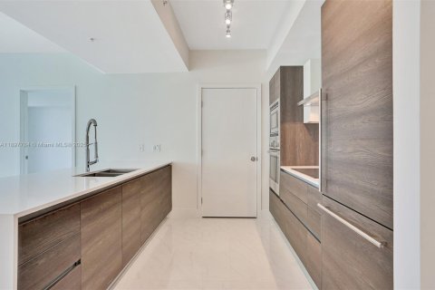 Снять в аренду кондоминиум в Корал-Гейблс, Флорида 2 спальни, 95.88м2, № 1949213 - фото 6