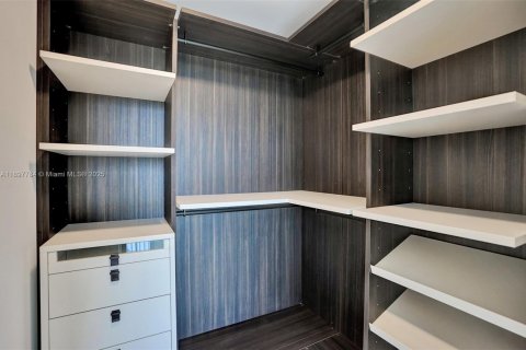 Снять в аренду кондоминиум в Корал-Гейблс, Флорида 2 спальни, 95.88м2, № 1949213 - фото 16