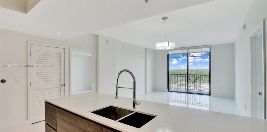 Кондоминиум с 2 спальнями в Корал-Гейблс, Флорида № 1949213