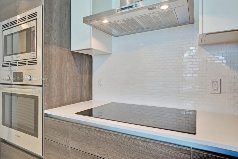 Снять в аренду кондоминиум в Корал-Гейблс, Флорида 2 спальни, 95.88м2, № 1949213 - фото 21