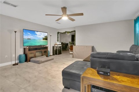 House in Apopka, Florida 4 bedrooms, 214.98 sq.m. № 1834726 - photo 4