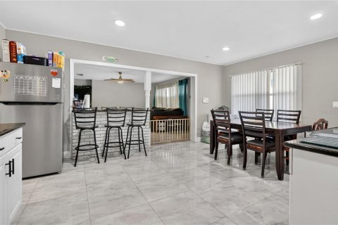 House in Apopka, Florida 4 bedrooms, 214.98 sq.m. № 1834726 - photo 10