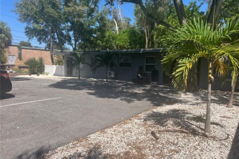 Commercial property in Largo, Florida 5 bedrooms, 218.69 sq.m. № 2416922 - photo 29