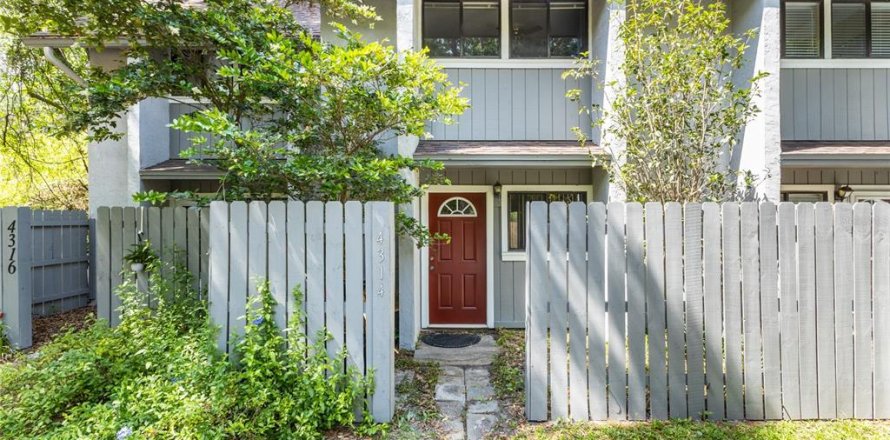 Condominio en Gainesville, Florida, 2 dormitorios № 2096450