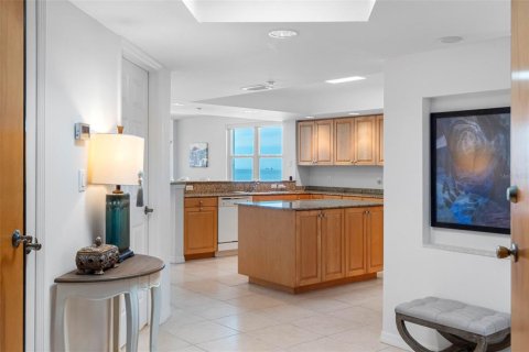 Condo in Redington Beach, Florida, 3 bedrooms  № 2212471 - photo 5