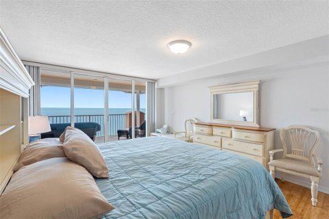 Condo in Redington Beach, Florida, 3 bedrooms  № 2212471 - photo 11