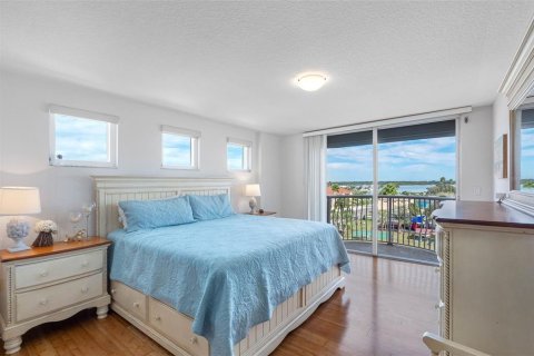 Condo in Redington Beach, Florida, 3 bedrooms  № 2212471 - photo 18