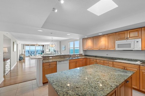 Condo in Redington Beach, Florida, 3 bedrooms  № 2212471 - photo 7