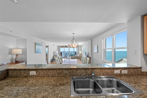 Condo in Redington Beach, Florida, 3 bedrooms  № 2212471 - photo 6