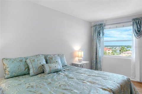 Condo in Redington Beach, Florida, 3 bedrooms  № 2212471 - photo 21