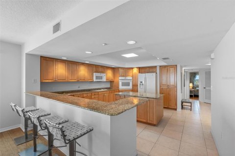 Condo in Redington Beach, Florida, 3 bedrooms  № 2212471 - photo 8