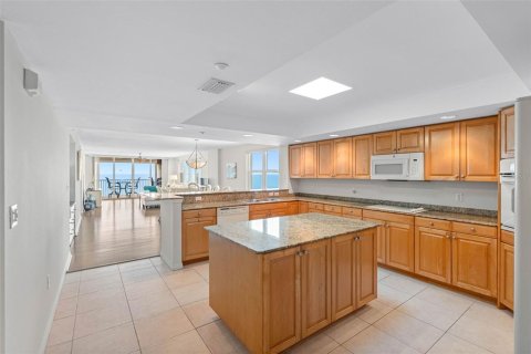 Condo in Redington Beach, Florida, 3 bedrooms  № 2212471 - photo 10