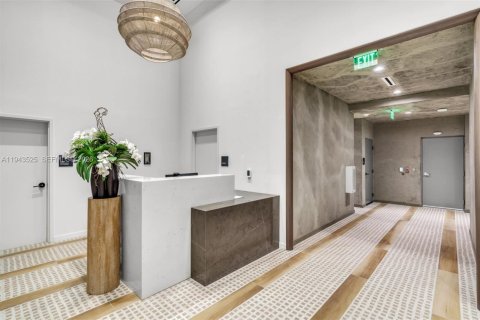 Condominio en alquiler en Miami, Florida, 2 dormitorios № 2059944 - foto 22