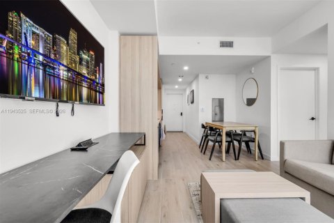 Condominio en alquiler en Miami, Florida, 2 dormitorios № 2059944 - foto 5