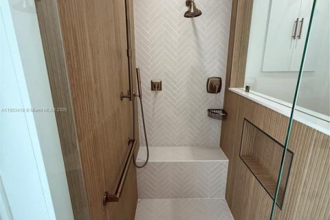 Casa en alquiler en Miami, Florida, 5 dormitorios, 230.86 m2 № 1954399 - foto 16