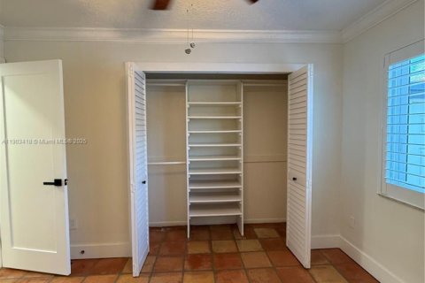 Casa en alquiler en Miami, Florida, 5 dormitorios, 230.86 m2 № 1954399 - foto 20