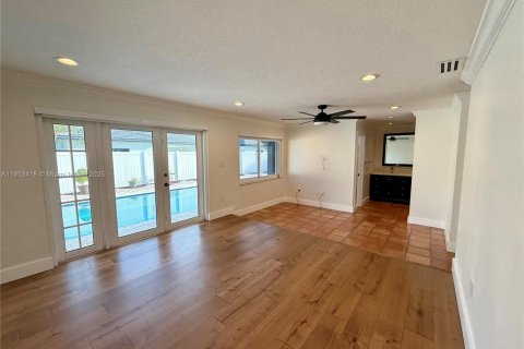 Casa en alquiler en Miami, Florida, 5 dormitorios, 230.86 m2 № 1954399 - foto 11