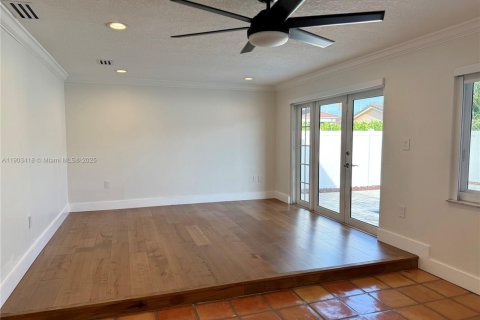 Casa en alquiler en Miami, Florida, 5 dormitorios, 230.86 m2 № 1954399 - foto 10