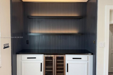 Casa en alquiler en Miami, Florida, 5 dormitorios, 230.86 m2 № 1954399 - foto 27