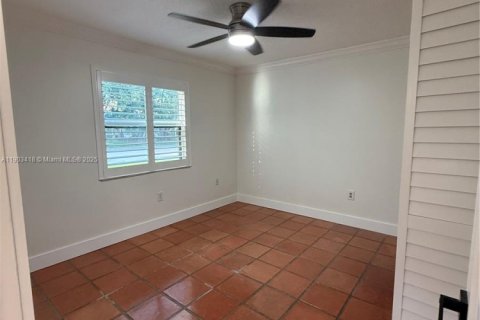 Casa en alquiler en Miami, Florida, 5 dormitorios, 230.86 m2 № 1954399 - foto 21
