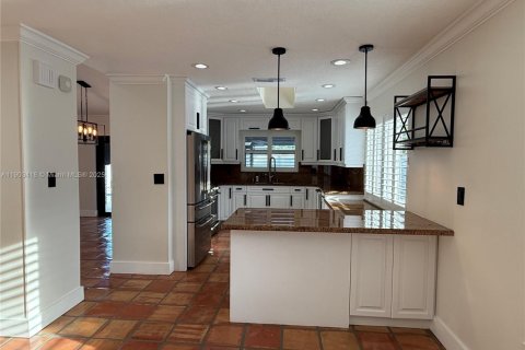Casa en alquiler en Miami, Florida, 5 dormitorios, 230.86 m2 № 1954399 - foto 29
