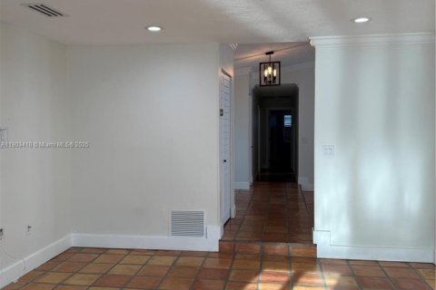 Casa en alquiler en Miami, Florida, 5 dormitorios, 230.86 m2 № 1954399 - foto 28