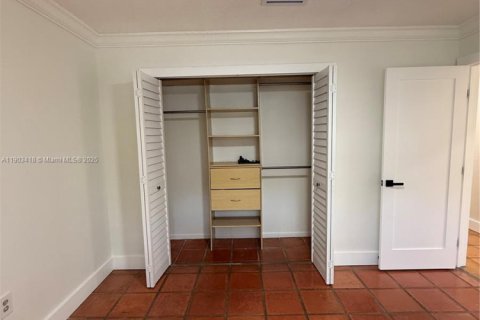 Casa en alquiler en Miami, Florida, 5 dormitorios, 230.86 m2 № 1954399 - foto 22