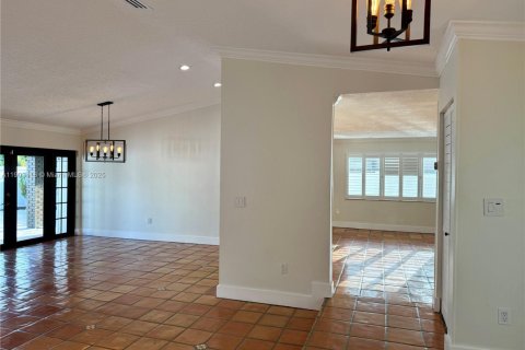 Casa en alquiler en Miami, Florida, 5 dormitorios, 230.86 m2 № 1954399 - foto 5